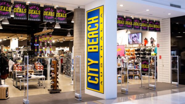 City Beach | Incrementar las interacciones personalizadas a través de correo electrónico, móvil, redes sociales, SMS y sitio web